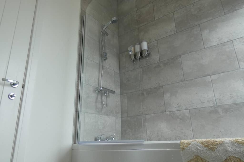 Copley Loft 3 Bedroom House With Patio * Shepley